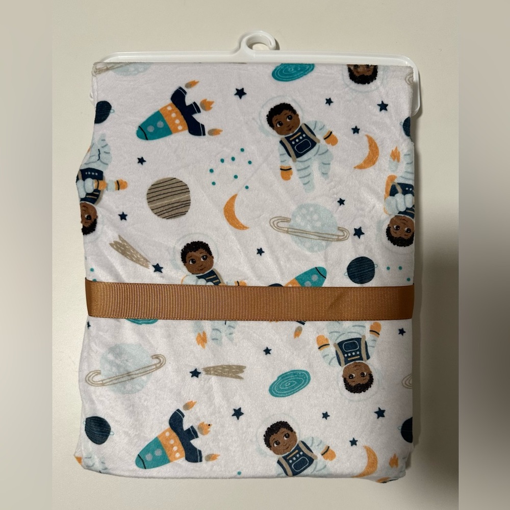 NWT Little Muffincakes Crib Sheet Astronaut Space 28” x 52” x 9” - Picture 2 of 10